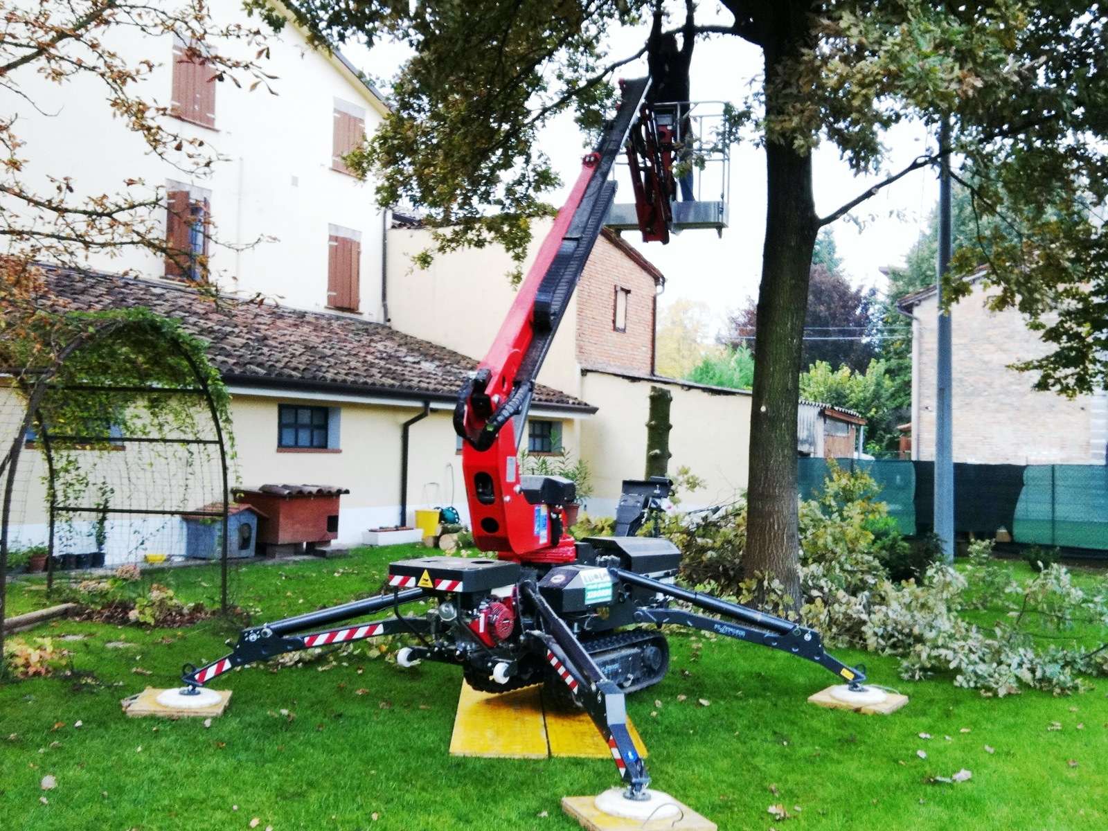 Il soffiatore a batteria di Einhell - MG Marketing Giardinaggio